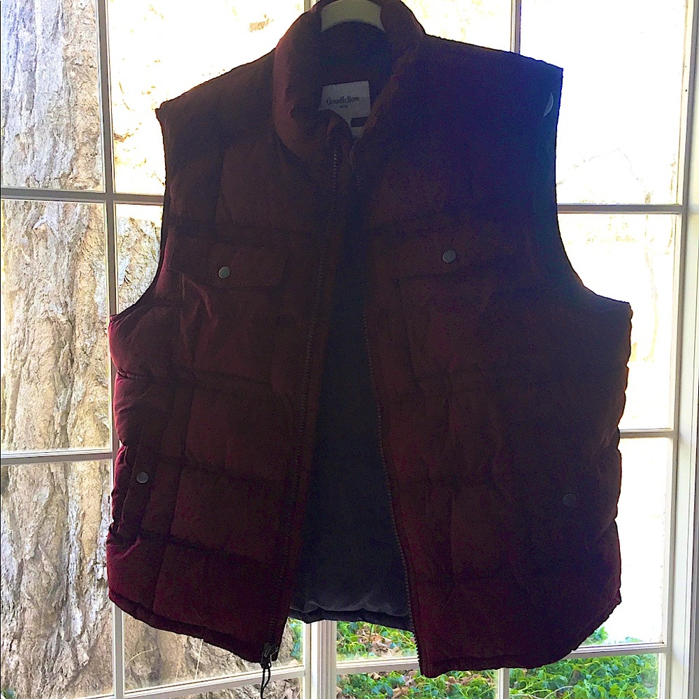 NWOT GoodFellow Cranberry colored Men’s XL Puffer Vest